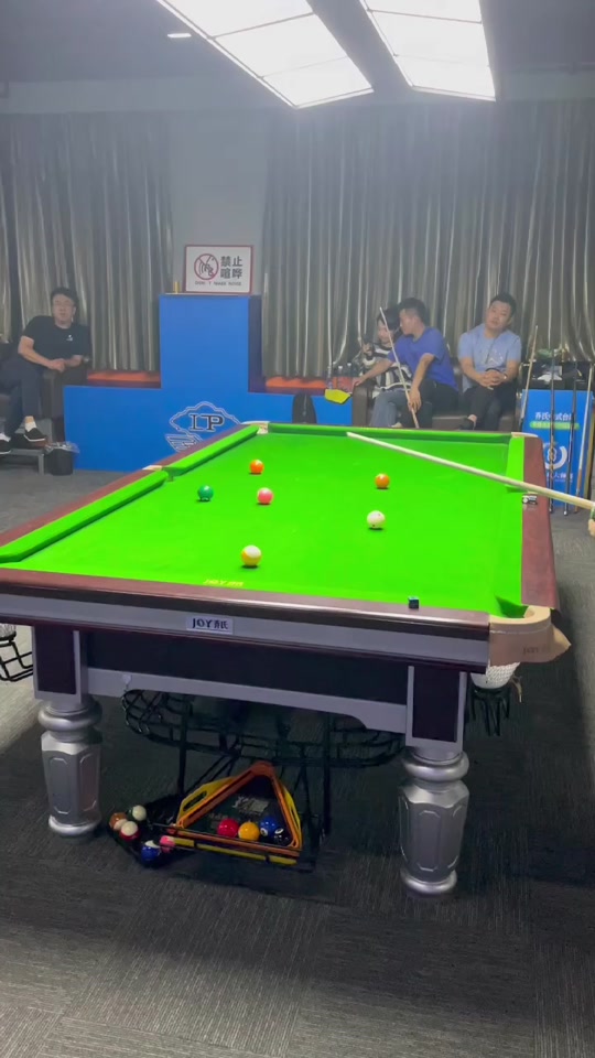 不按常理出 不按常理出